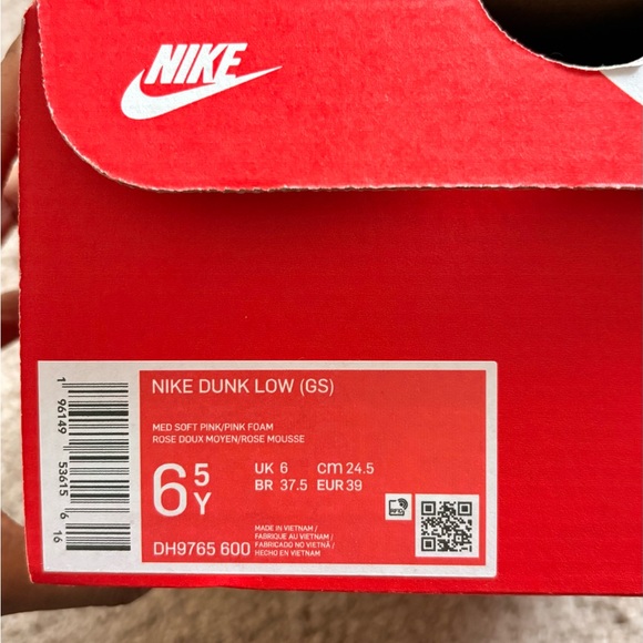 Nike Dunks Low Pink - Picture 3 of 3